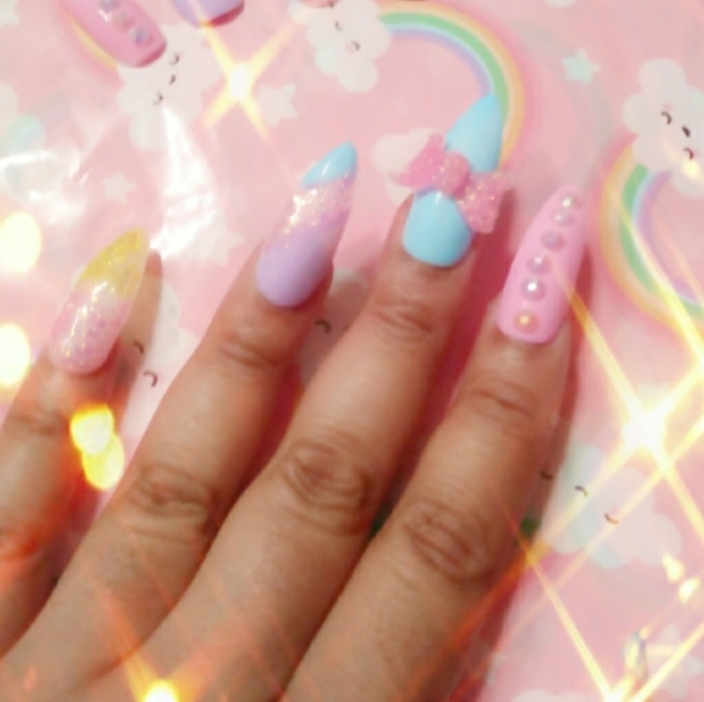 Fake Nails - Picture 3 of 6